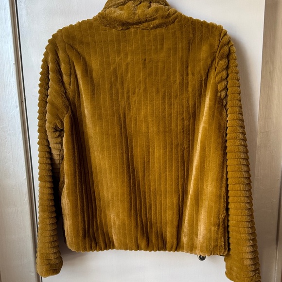 MYSTREE NWOT Women' Gold/Chartreuse Faux Fur Jacket (so soft) - Picture 5 of 6